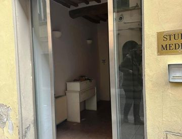 Foto 1 di 22 - Ufficio in Vendita in zona Centro a Montevarchi