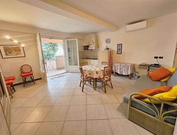 Soggiorno - Bilocale in Vendita in Via Aurelia 10 a Cervo