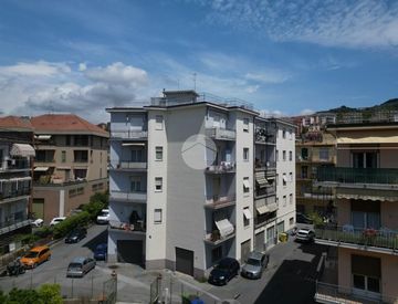 Foto 1 di 23 - Quadrilocale in Vendita in Via Argine Sinistro Goffredo Alterisio 88 a Imperia