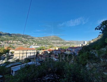 Foto 1 di 12 - Terreno agricolo in Vendita in Corso Limone Piemonte 10 a Ventimiglia