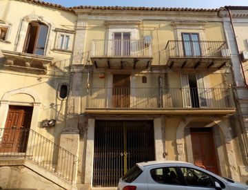 Foto 1 di 20 - Appartamento in Vendita in Corso Umberto I° 23 a Monterosso Almo