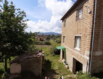 Foto 1 di 9 - Casa bifamiliare, trifamiliare in Vendita in Località Casemasce 35 a Todi