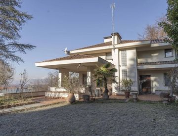 Facciata - Villa in Vendita in Strada al Traforo di Pino a Torino