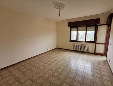 Stanza - Trilocale in Vendita in Viale della Libertà a Marcellinara