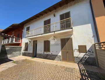 Foto 1 di 24 - Casa indipendente in Vendita in Via Roma 37 a Ronsecco