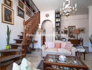 Soggiorno - Appartamento in Vendita in Via Venosa a Roma