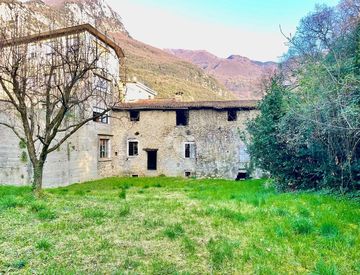 Facciata - Casa bifamiliare, trifamiliare in Vendita in Via Bezzecca 3 a Arco