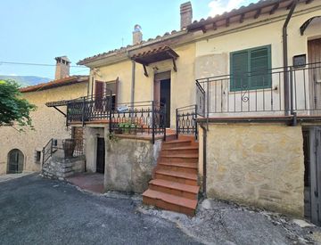 Foto 1 di 10 - Quadrilocale in Vendita in Via dei Fuochi a Terni