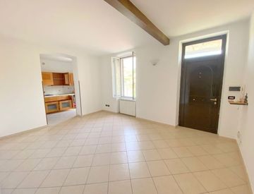 Stanza - Quadrilocale in Vendita in Via Diano Calderina a Imperia
