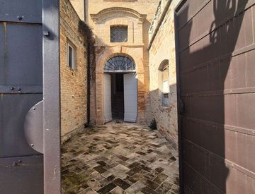 Vista - Edificio in Vendita in Roma 2 a Rapagnano