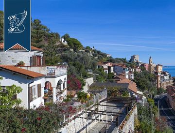 Foto 1 di 29 - Villa in Vendita in zona Grimaldi-Mortola a Ventimiglia