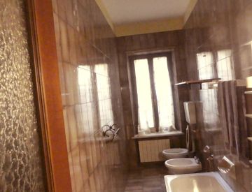 Bagno - Trilocale in Vendita in Piazza Camillo Cavour a Vercelli