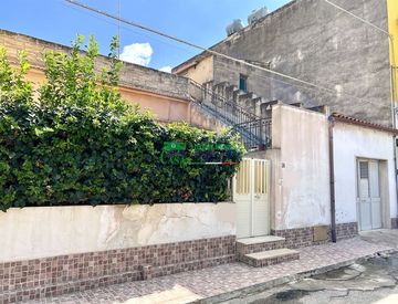 Foto 1 di 29 - Casa indipendente in Vendita in Via Enrico Fermi a Santa Croce Camerina