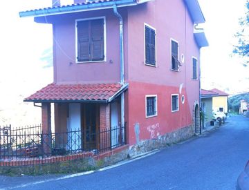 Foto 1 di 19 - Casa indipendente in Vendita in caravonica a Caravonica
