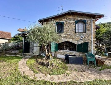 Foto 1 di 33 - Rustico, casale in Vendita in Via Acquasanta a Dolcedo
