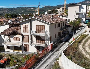 Facciata - Trilocale in Vendita in Via Delle Vigne a L'Aquila