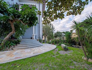 Giardino - Casa bifamiliare, trifamiliare in Vendita in Via Regina Margherita 66 a Bordighera