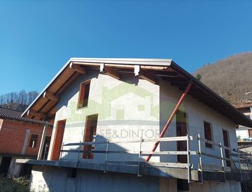 Foto 1 di 10 - Casa indipendente in Vendita a Quarona