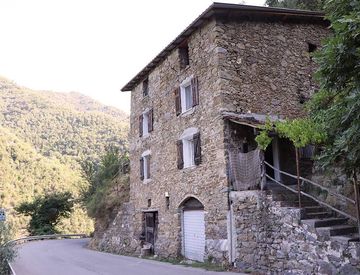 Foto 1 di 11 - Rustico, casale in Vendita a Castel Vittorio