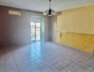 Stanza - Trilocale in Affitto in Via Gennaro Calzolaio a Acerra