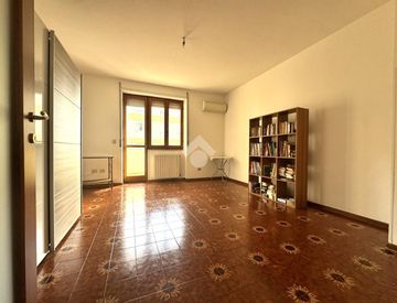 Foto 1 di 39 - Quadrilocale in Vendita in Via Olbia 52 a Nuoro