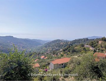 Foto 1 di 23 - Casa bifamiliare, trifamiliare in Vendita in Strada Provinciale 37 a Diano Arentino
