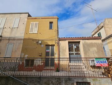 Foto 1 di 11 - Casa bifamiliare, trifamiliare in Vendita in Via Gesù 57 a Modica