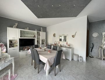 Soggiorno - Quadrilocale in Vendita in Via Francesco la Ferla Generale a Palermo