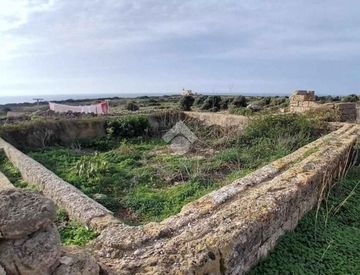 Foto 1 di 32 - Terreno edificabile in Vendita in zona Isola di Favignana a Favignana
