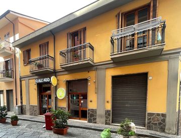 Facciata - Locale commerciale in Vendita in Via Modestino del Gaizo 19 a Avellino