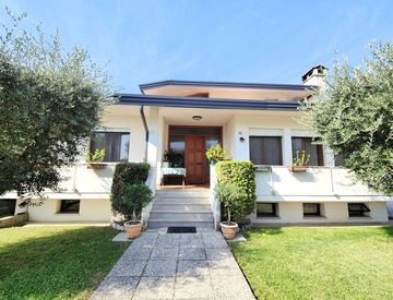 Facciata - Casa indipendente in Vendita in Via Mescolino a Colle Umberto