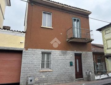 Facciata - Casa bifamiliare, trifamiliare in Vendita in Via Felice Cavallotti 23 a Belgioioso