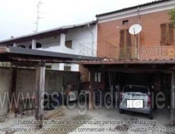 Foto 1 di 4 - Casa indipendente in Vendita in Via Roma 32 a Rive