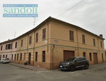 Foto 1 di 6 - Casa indipendente in Vendita in Via Riccardo Restano a Vercelli