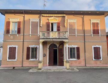 Foto 1 di 15 - Villa in Vendita in Via del Quaresimo a Reggio Emilia