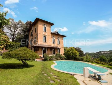 Villa in Vendita in Via Guido D Arezzo a Varese 480mq Casa.it