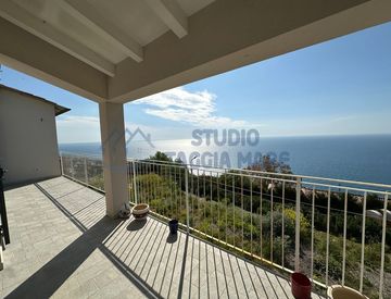 Terrazza - Villa in Vendita in Via Fossati 80 a Cipressa