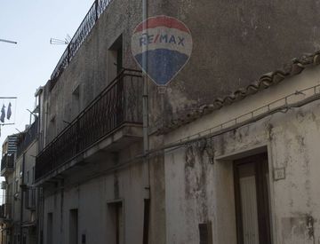 Foto 1 di 26 - Casa indipendente in Vendita in Via Albana 14 a Chiaramonte Gulfi