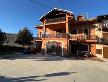 Facciata - Quadrilocale in Vendita in Frazione San Matteo 52 a Cisterna d'Asti