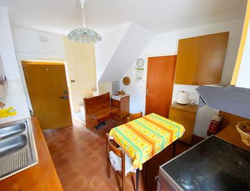 Cucina - Trilocale in Vendita in Via Guiseppe Garibaldi Vico II 4 a Vallefiorita