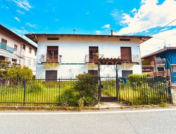 Foto 1 di 45 - Casa bifamiliare, trifamiliare in Vendita in Via G. Amendola 11 a Roasio