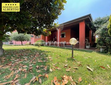 Facciata - Villa in Vendita in Via Angelo Poiani 31 a Villafranca di Verona