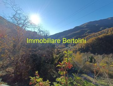 Foto 1 di 31 - Villa in Vendita in Via Regina Margherita a Molini di Triora