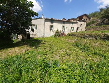 Foto 1 di 30 - Rustico, casale in Vendita in Strada Provinciale 84 84 a Pieve di Teco