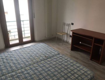 Camera da letto - Quadrilocale in Affitto in Viale Francesco Bonaini 35 a Pisa
