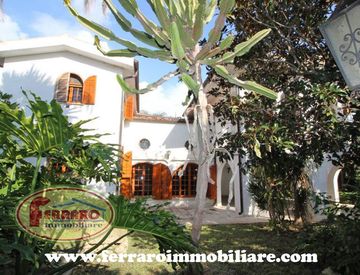 Foto 1 di 7 - Casa bifamiliare, trifamiliare in Vendita in playa grande a Scicli