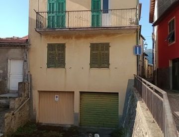 Foto 1 di 15 - Casa indipendente in Vendita in Via Rotabile 1 a Aurigo