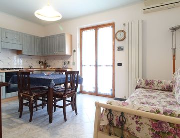 Cucina - Bilocale in Vendita in Via San Paolo a Dolcedo