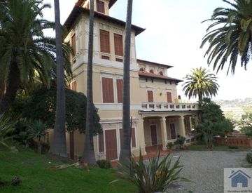 Foto 1 di 27 - Bilocale in Vendita in Via Piani a Imperia