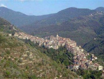 Foto 1 di 7 - Bilocale in Vendita a Apricale